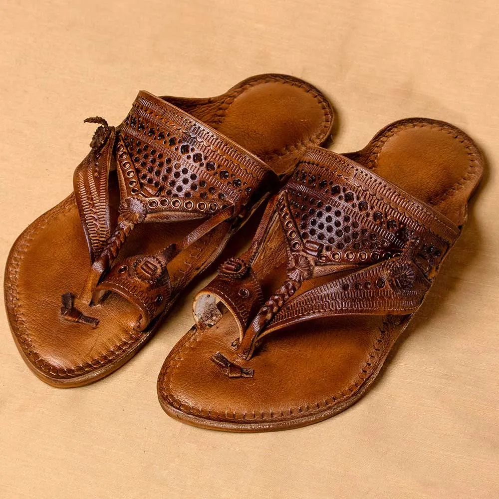 Tan - Men Classic Craftsmanship: Kolhapuri Leather Slippers